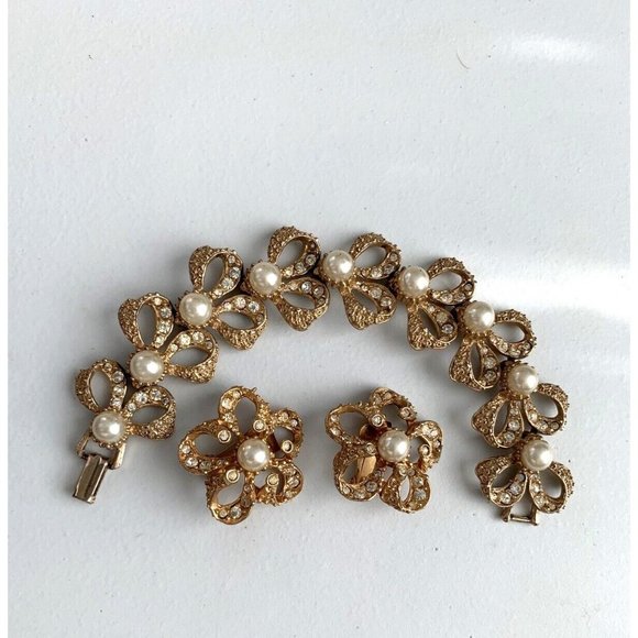 Vintage Hobe Gold Tone Faux Pearl Rhinestone Bows  7" Bracelet Clip Earring Set - Picture 7 of 12